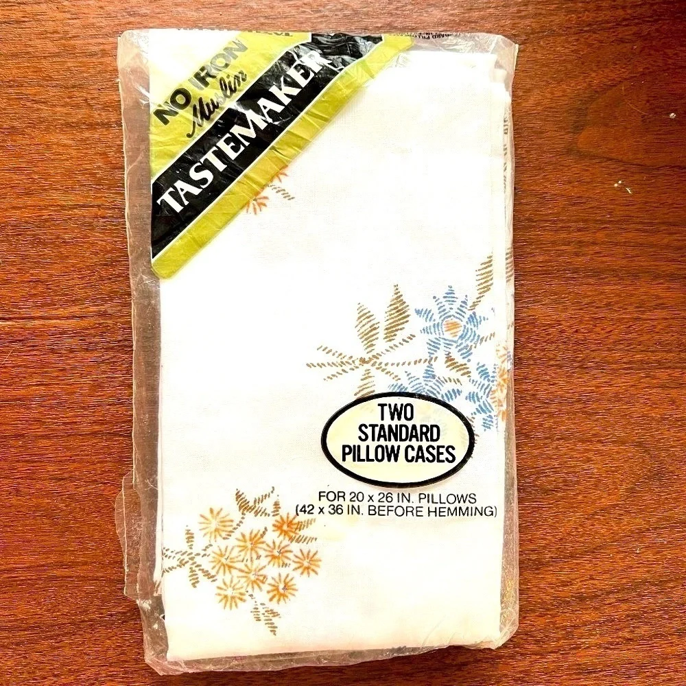 Tastemaker Vintage NOS No Iron Muslin Floral Standard Pillowcases Pair 70s